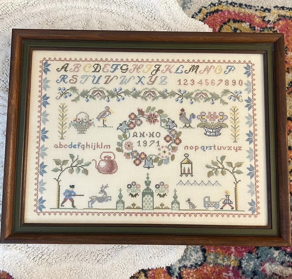 Vintage Sampler AN NO 1971 Cross Stitch Primative Traditional Wood Green Framed